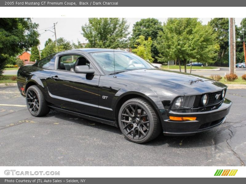 Front 3/4 View of 2005 Mustang GT Premium Coupe