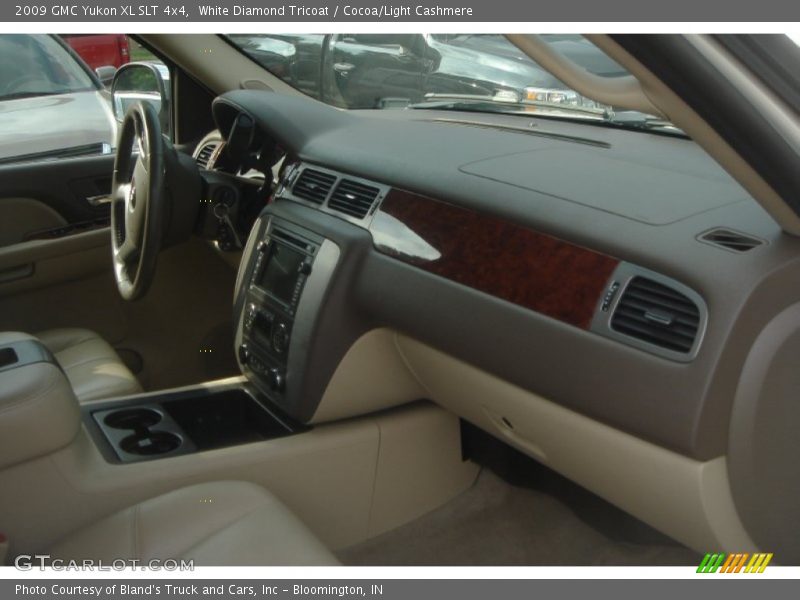 White Diamond Tricoat / Cocoa/Light Cashmere 2009 GMC Yukon XL SLT 4x4