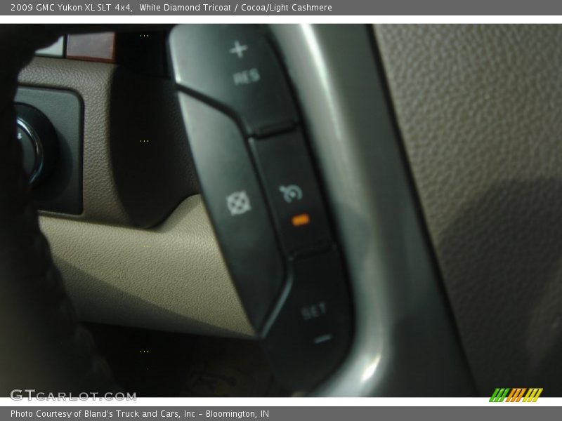 White Diamond Tricoat / Cocoa/Light Cashmere 2009 GMC Yukon XL SLT 4x4