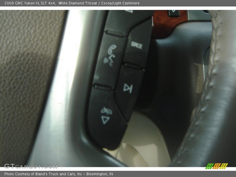 White Diamond Tricoat / Cocoa/Light Cashmere 2009 GMC Yukon XL SLT 4x4