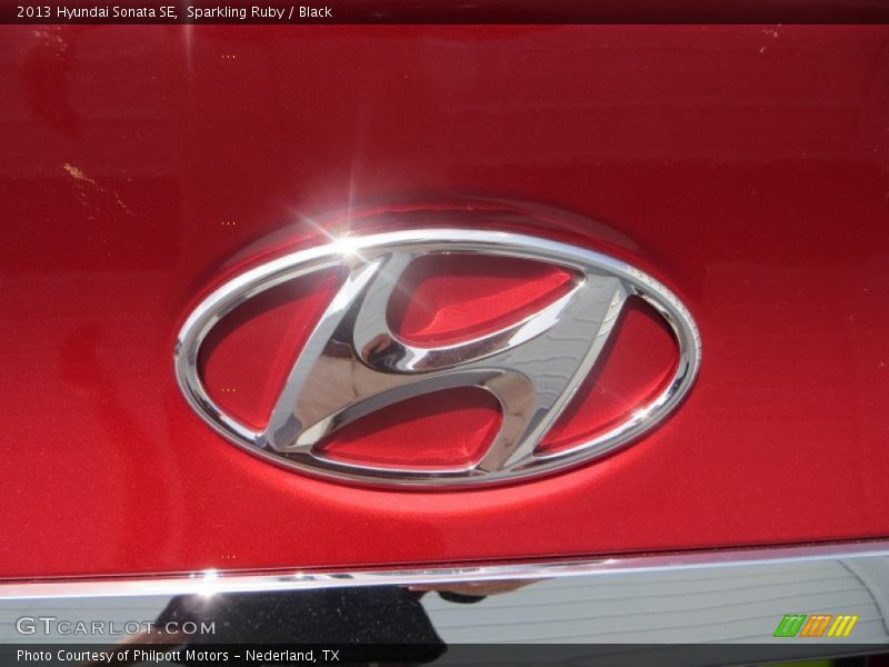 Sparkling Ruby / Black 2013 Hyundai Sonata SE