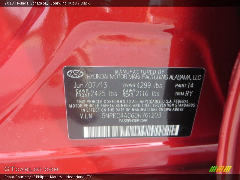 Sparkling Ruby / Black 2013 Hyundai Sonata SE