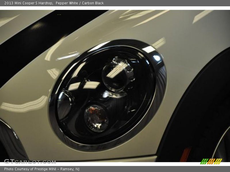 Pepper White / Carbon Black 2013 Mini Cooper S Hardtop