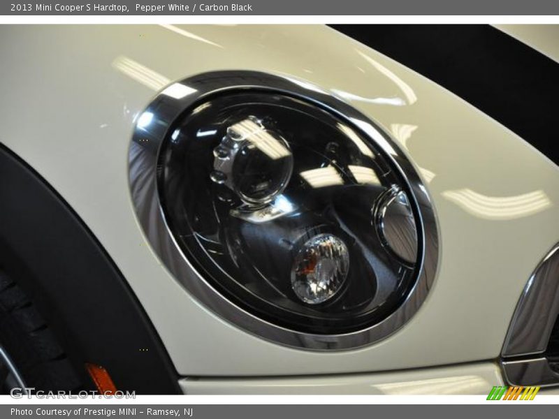 Pepper White / Carbon Black 2013 Mini Cooper S Hardtop
