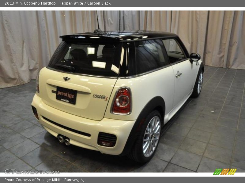 Pepper White / Carbon Black 2013 Mini Cooper S Hardtop
