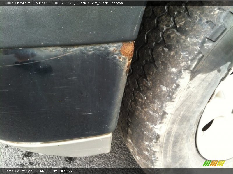 Black / Gray/Dark Charcoal 2004 Chevrolet Suburban 1500 Z71 4x4