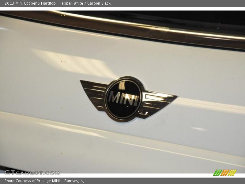 Pepper White / Carbon Black 2013 Mini Cooper S Hardtop