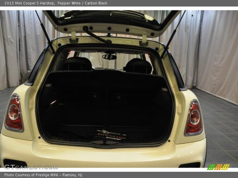 Pepper White / Carbon Black 2013 Mini Cooper S Hardtop