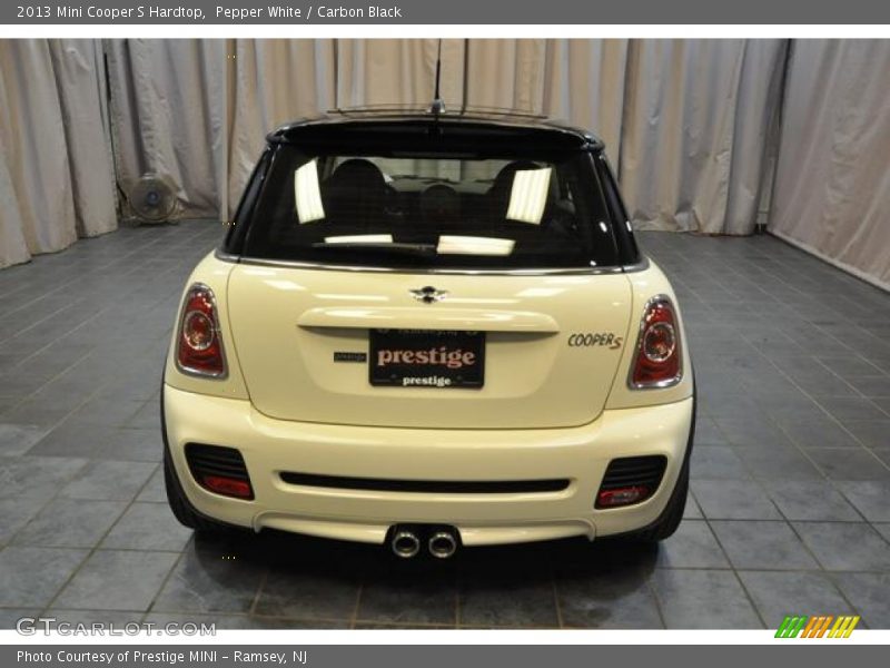 Pepper White / Carbon Black 2013 Mini Cooper S Hardtop