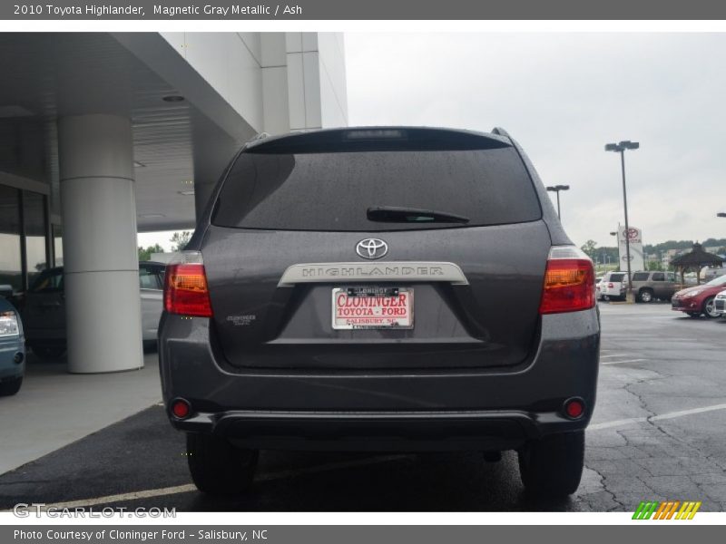 Magnetic Gray Metallic / Ash 2010 Toyota Highlander