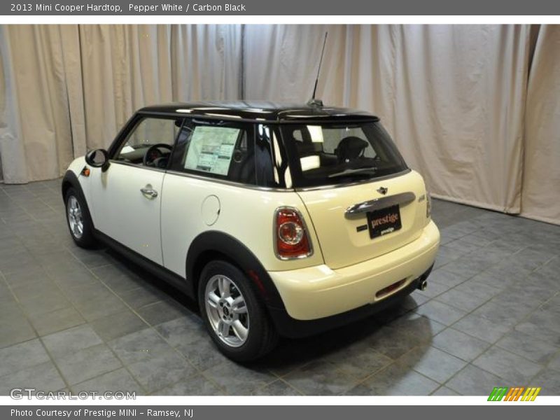 Pepper White / Carbon Black 2013 Mini Cooper Hardtop
