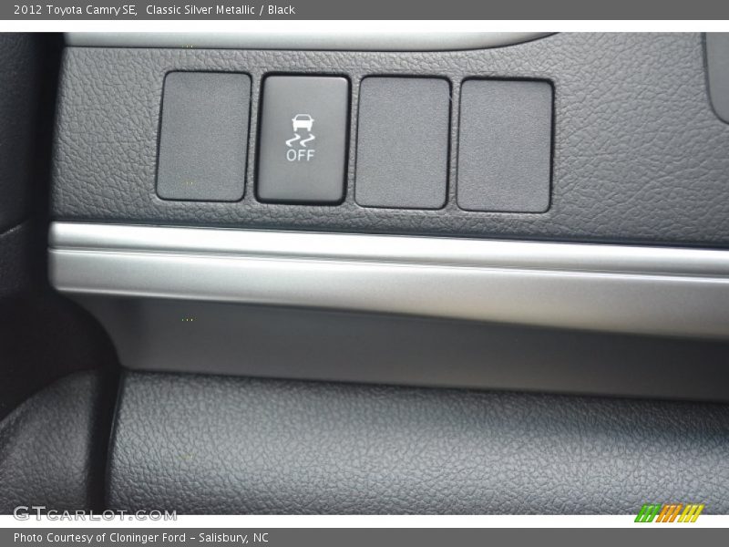 Classic Silver Metallic / Black 2012 Toyota Camry SE