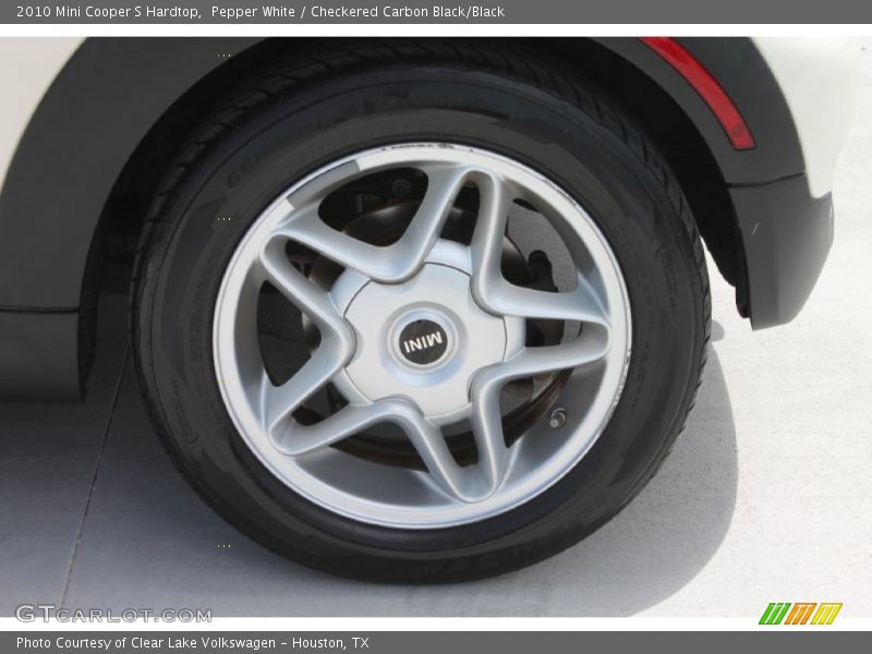 Pepper White / Checkered Carbon Black/Black 2010 Mini Cooper S Hardtop