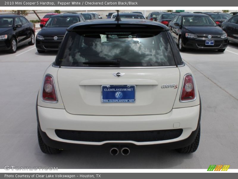 Pepper White / Checkered Carbon Black/Black 2010 Mini Cooper S Hardtop
