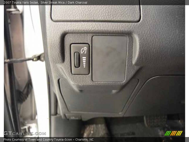 Silver Streak Mica / Dark Charcoal 2007 Toyota Yaris Sedan