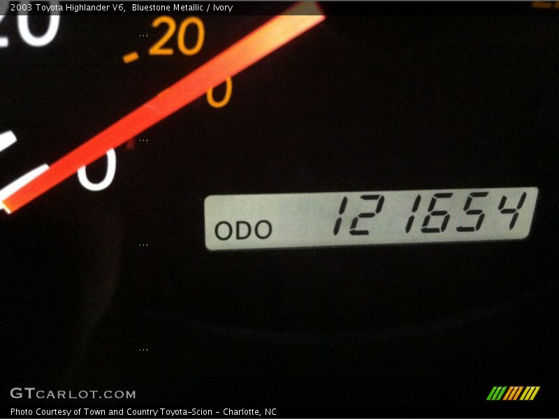 Bluestone Metallic / Ivory 2003 Toyota Highlander V6
