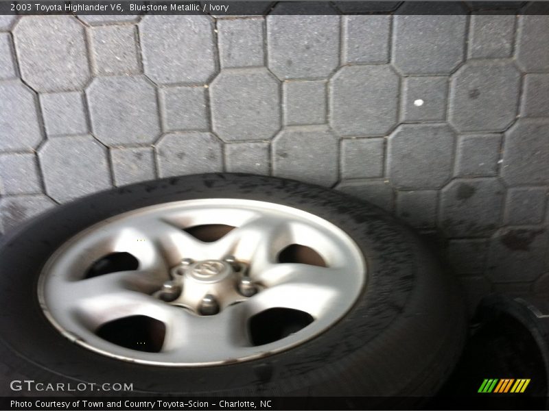 Bluestone Metallic / Ivory 2003 Toyota Highlander V6