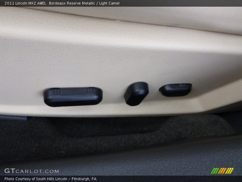 Bordeaux Reserve Metallic / Light Camel 2011 Lincoln MKZ AWD