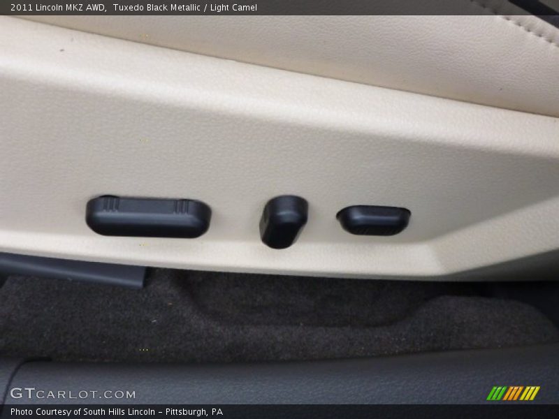 Tuxedo Black Metallic / Light Camel 2011 Lincoln MKZ AWD