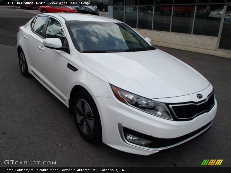 Front 3/4 View of 2011 Optima Hybrid