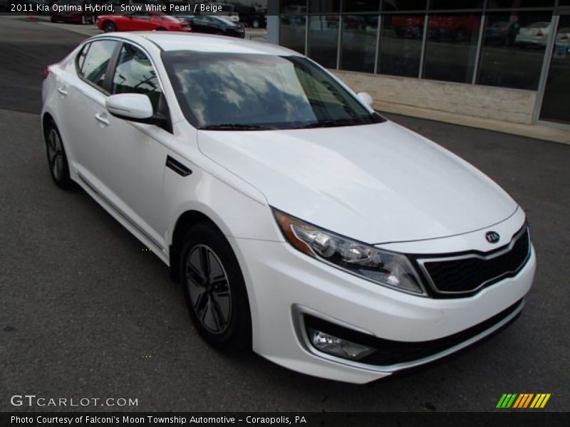 Front 3/4 View of 2011 Optima Hybrid