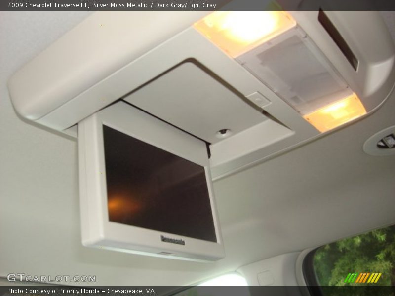 Silver Moss Metallic / Dark Gray/Light Gray 2009 Chevrolet Traverse LT