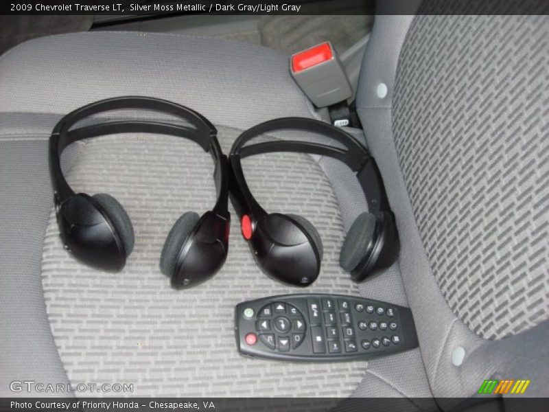 Silver Moss Metallic / Dark Gray/Light Gray 2009 Chevrolet Traverse LT