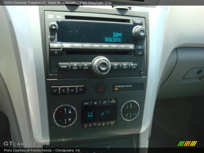 Silver Moss Metallic / Dark Gray/Light Gray 2009 Chevrolet Traverse LT