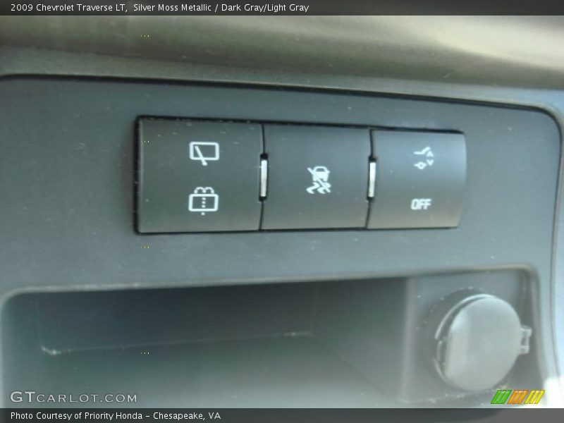 Silver Moss Metallic / Dark Gray/Light Gray 2009 Chevrolet Traverse LT