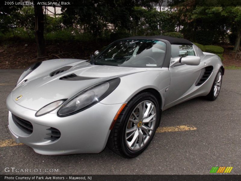 Front 3/4 View of 2005 Elise 