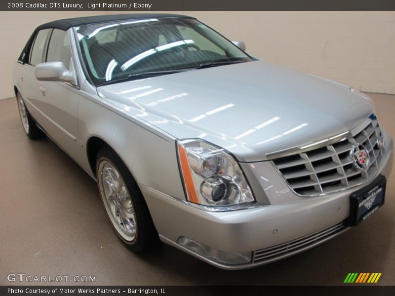 Light Platinum / Ebony 2008 Cadillac DTS Luxury
