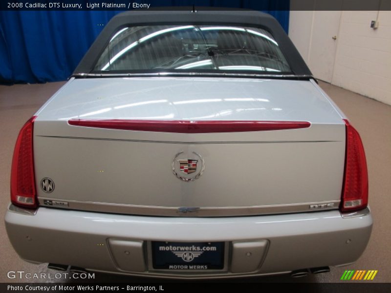 Light Platinum / Ebony 2008 Cadillac DTS Luxury