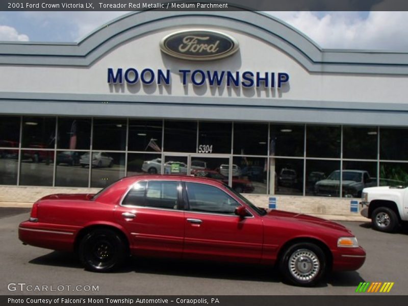 Toreador Red Metallic / Medium Parchment 2001 Ford Crown Victoria LX