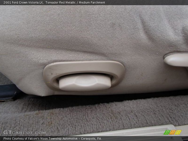 Toreador Red Metallic / Medium Parchment 2001 Ford Crown Victoria LX