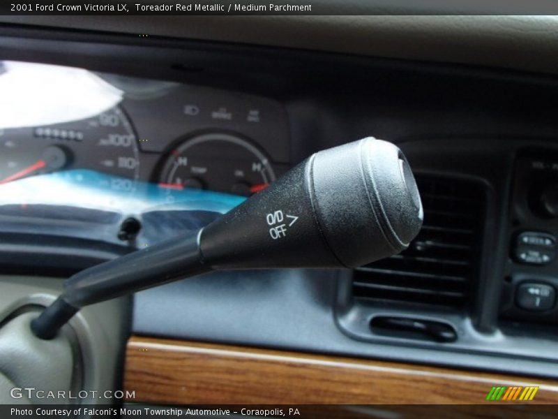 Toreador Red Metallic / Medium Parchment 2001 Ford Crown Victoria LX