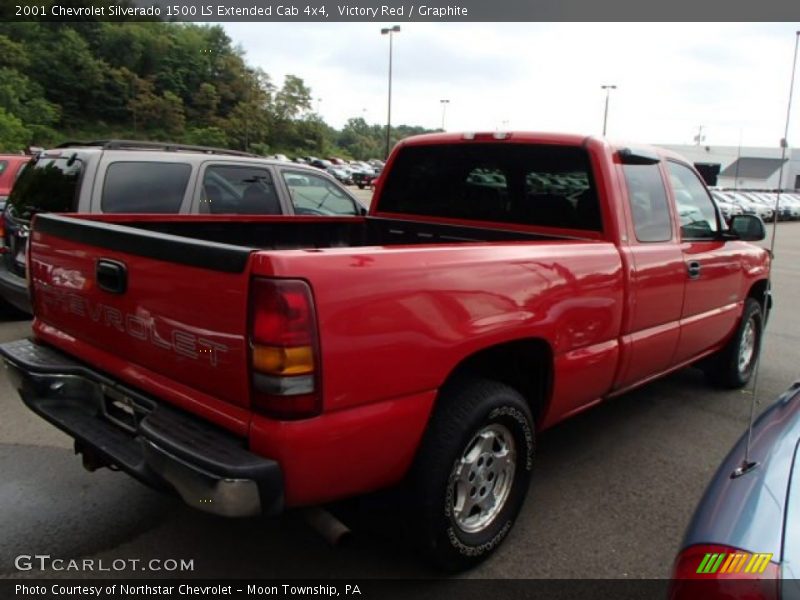 Victory Red / Graphite 2001 Chevrolet Silverado 1500 LS Extended Cab 4x4