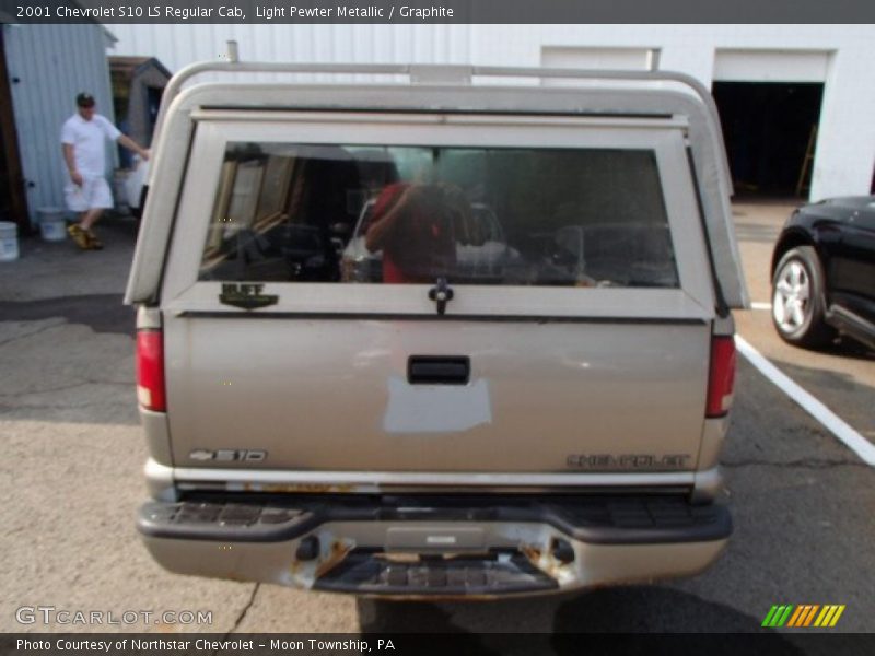 Light Pewter Metallic / Graphite 2001 Chevrolet S10 LS Regular Cab