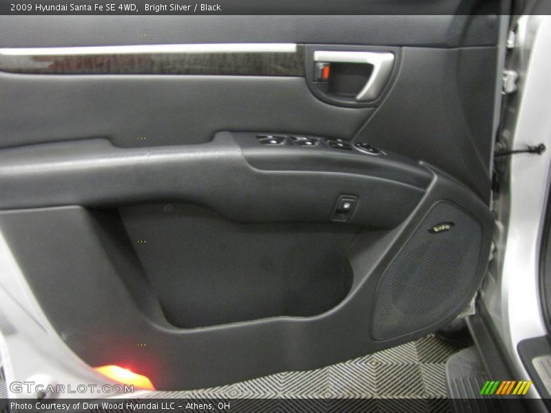 Bright Silver / Black 2009 Hyundai Santa Fe SE 4WD