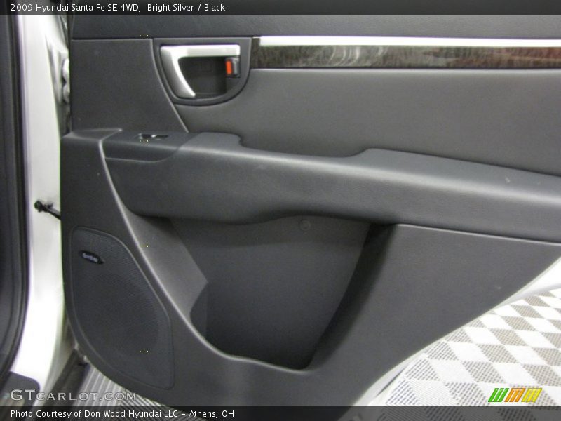 Bright Silver / Black 2009 Hyundai Santa Fe SE 4WD