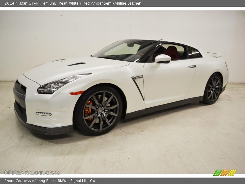Front 3/4 View of 2014 GT-R Premium