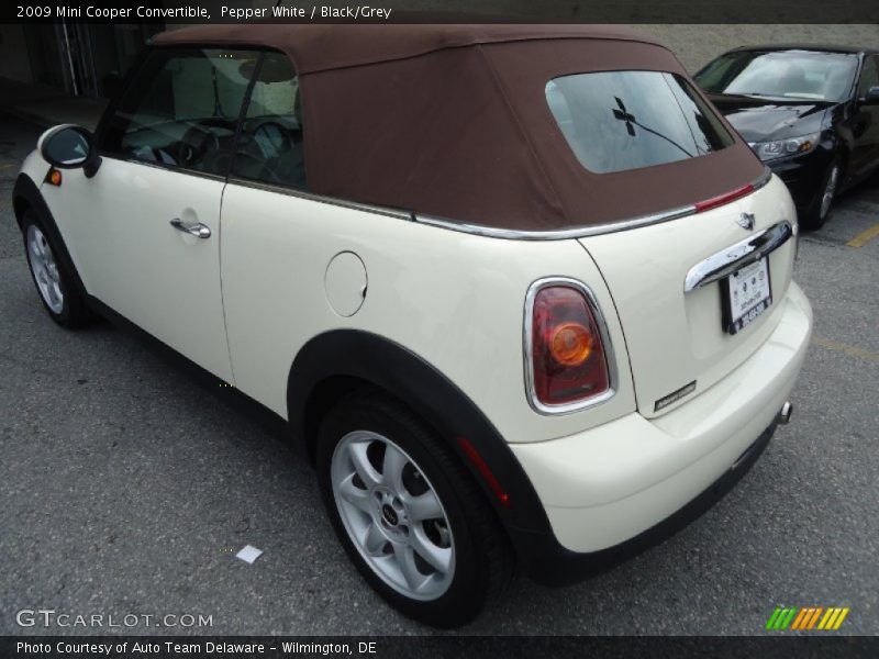 Pepper White / Black/Grey 2009 Mini Cooper Convertible
