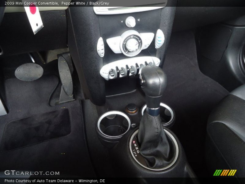 Pepper White / Black/Grey 2009 Mini Cooper Convertible
