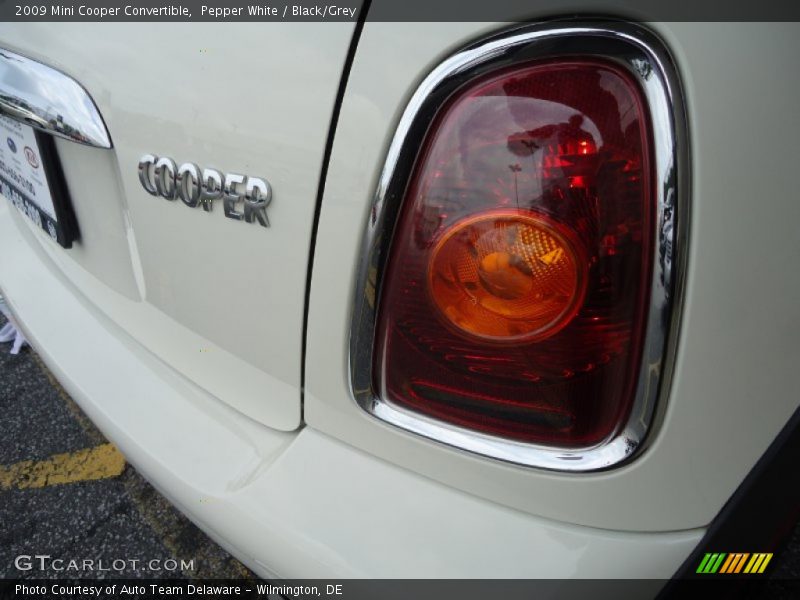 Pepper White / Black/Grey 2009 Mini Cooper Convertible