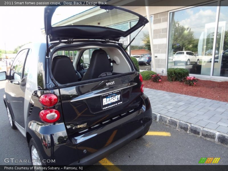 Deep Black / Design Black 2011 Smart fortwo passion coupe