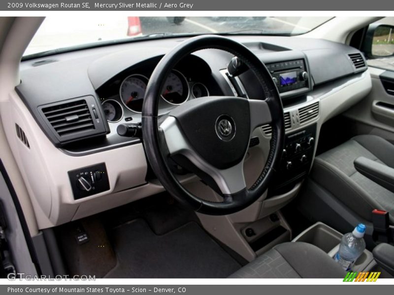 Mercury Sliver Metallic / Aero Grey 2009 Volkswagen Routan SE