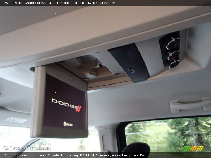 True Blue Pearl / Black/Light Graystone 2014 Dodge Grand Caravan SE