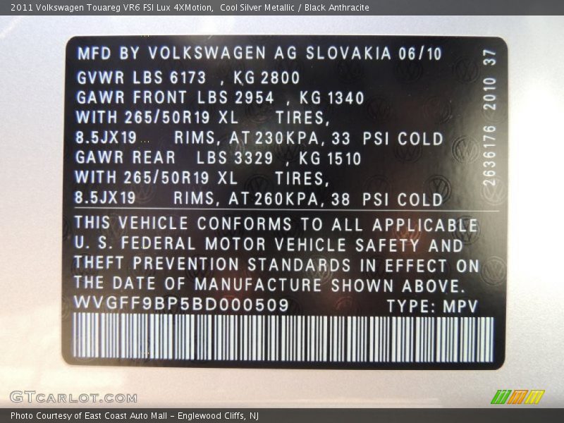 Cool Silver Metallic / Black Anthracite 2011 Volkswagen Touareg VR6 FSI Lux 4XMotion