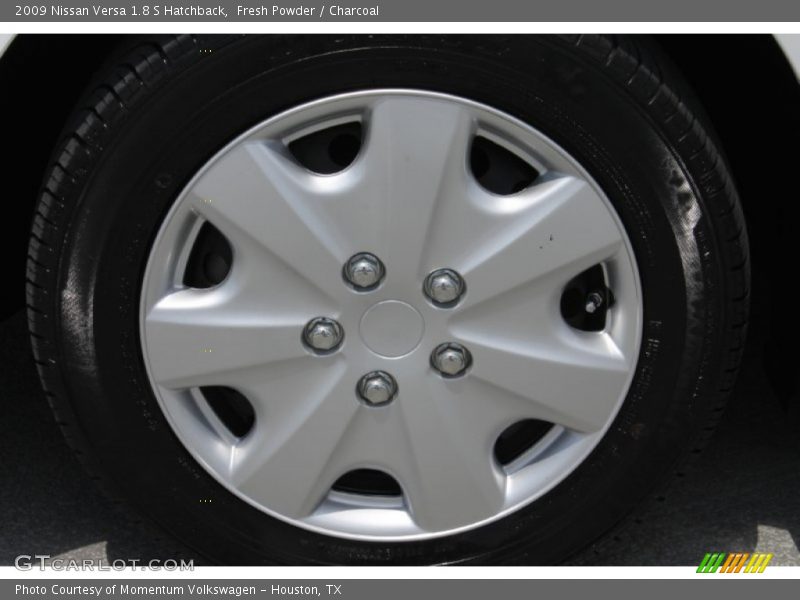Fresh Powder / Charcoal 2009 Nissan Versa 1.8 S Hatchback