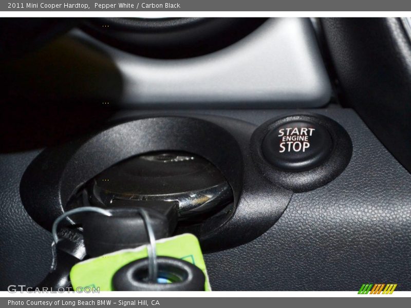 Pepper White / Carbon Black 2011 Mini Cooper Hardtop