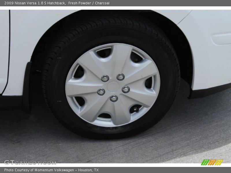 Fresh Powder / Charcoal 2009 Nissan Versa 1.8 S Hatchback